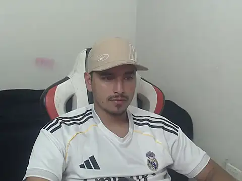 Snapshot of kylian_07 chatting on 07-16-26, 03:01 kylian 07 online show from 07-16-26, 03:01