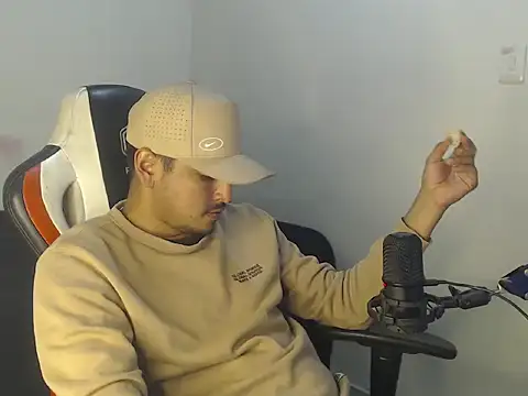 Snapshot of kylian_07 chatting on 07-25-26, 02:42 kylian 07 online show from 07-25-26, 02:42