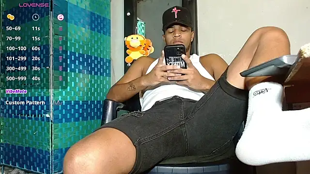 Snapshot of Bigcock_21cm_ chatting on 05-14-26, 11:17 Bigcock 21cm online show from 05-14-26, 11:17