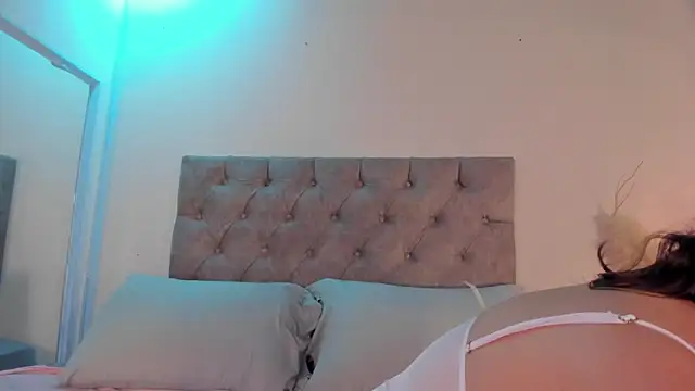 isa kiss online show from 02-02-26, 12:15