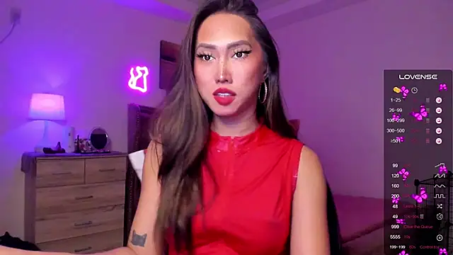 Snapshot of BombshellPH chatting on 12-26-24, 05:08 BombshellPH online show from 12-26-24, 05:08