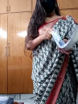 Snapshot of yoursana- chatting on 03-04-25, 04:49 yoursana- online show from 03-04-25, 04:49