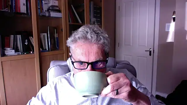 Snapshot of Oldpistolpete chatting on 04-26-26, 10:35 Oldpistolpete online show from 04-26-26, 10:35