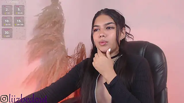 Snapshot of liz_bedoutxx chatting on 10-19-25, 04:07 liz bedoutxx online show from 10-19-25, 04:07