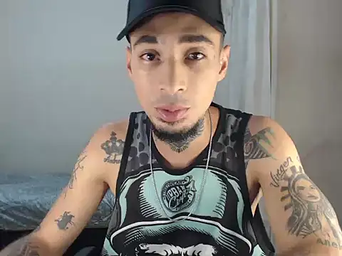 Snapshot of emiliano_hottt chatting on 12-15-24, 09:56 emiliano hottt online show from 12-15-24, 09:56