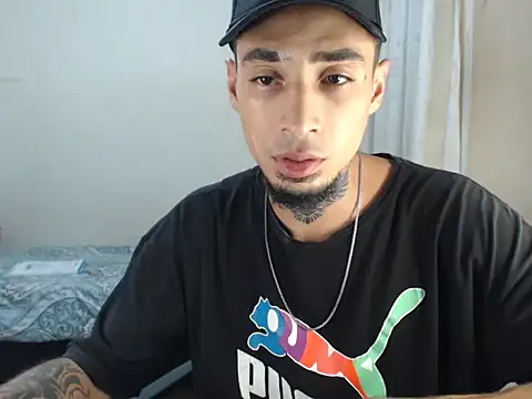 Snapshot of emiliano_hottt chatting on 01-28-25, 11:39 emiliano hottt online show from 01-28-25, 11:39