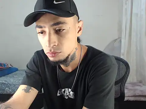 Snapshot of emiliano_hottt chatting on 03-08-25, 05:38 emiliano hottt online show from 03-08-25, 05:38