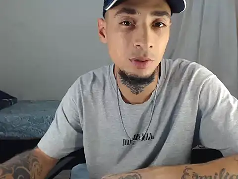 Snapshot of emiliano_hottt chatting on 03-09-25, 07:12 emiliano hottt online show from 03-09-25, 07:12