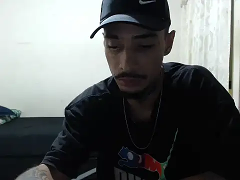 Snapshot of emiliano_hottt chatting on 10-13-25, 10:10 emiliano hottt online show from 10-13-25, 10:10