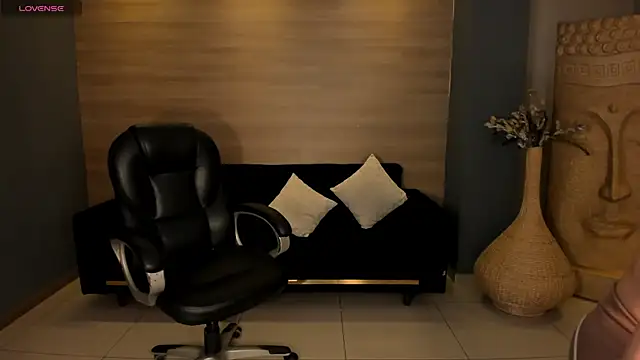 Snapshot of MaryLewis_ chatting on 06-26-26, 12:20 MaryLewis online show from 06-26-26, 12:20