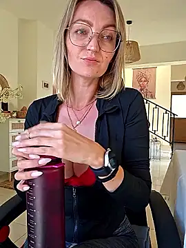 MissMialicious online show from 04-09-26, 02:33