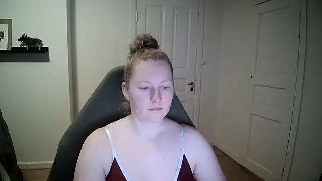 Girlnina-1995 online show from 12-16-24, 02:05