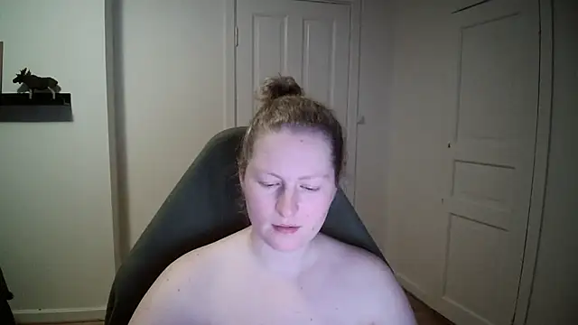 Girlnina-1995 online show from 12-17-24, 10:43