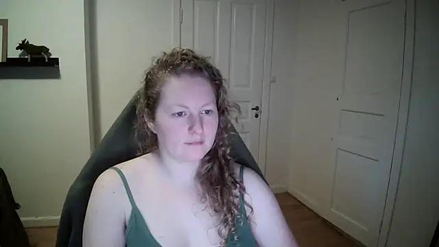 Girlnina-1995 online show from 12-30-24, 09:05