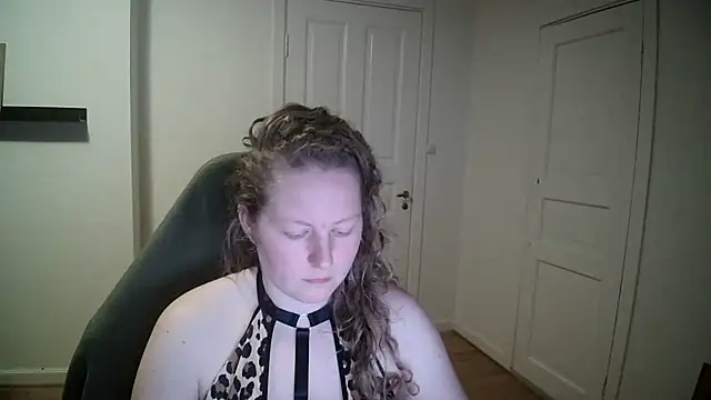 Girlnina-1995 online show from 01-28-25, 07:21