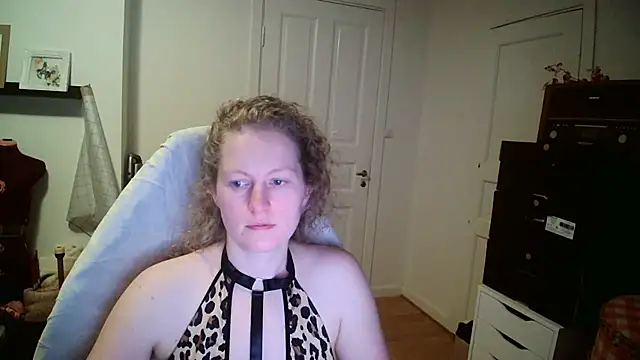 Girlnina-1995 online show from 12-15-25, 07:18