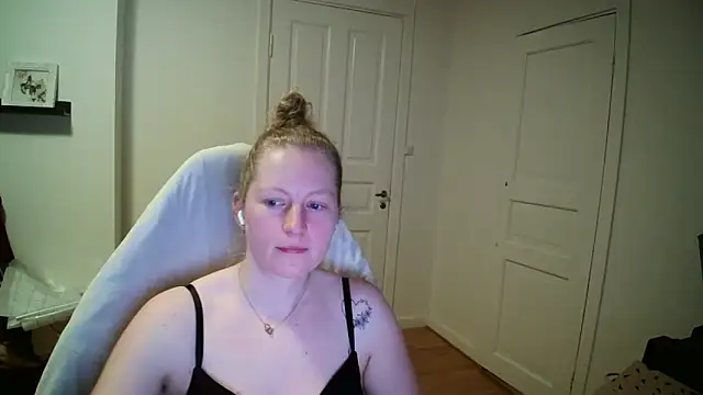 Girlnina-1995 online show from 03-05-26, 09:33