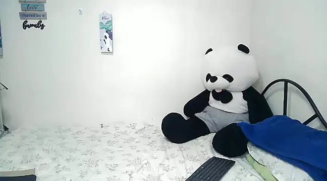 Snapshot of rihanna22 chatting on 02-08-25, 02:27 rihanna22 online show from 02-08-25, 02:27