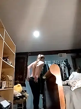 eatmeplease44 online show from 10-26-25, 08:04