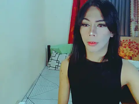 Snapshot of ELLIZABETHFORCUMXX chatting on 10-15-25, 09:37 ELLIZABETHFORCUMXX online show from 10-15-25, 09:37