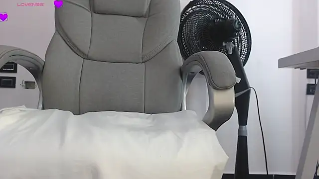 kimara lion online show from 12-17-25, 03:23