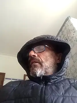 Snapshot of superzeus1 chatting on 11-26-25, 12:06 superzeus1 online show from 11-26-25, 12:06