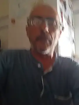 Snapshot of superzeus1 chatting on 06-11-26, 03:10 superzeus1 online show from 06-11-26, 03:10