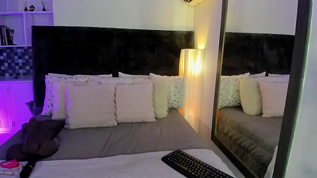 Snapshot of Karlagonzales_ chatting on 07-02-26, 06:58 Karlagonzales online show from 07-02-26, 06:58