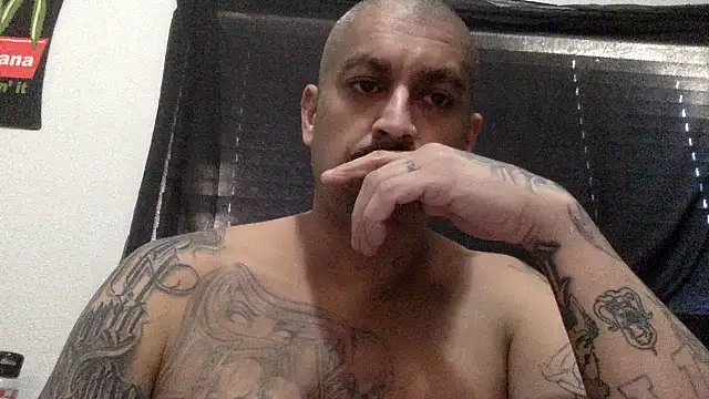 Snapshot of Vision1285 chatting on 01-17-25, 05:41 Vision1285 online show from 01-17-25, 05:41