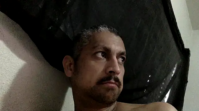 Snapshot of Vision1285 chatting on 02-03-25, 06:17 Vision1285 online show from 02-03-25, 06:17