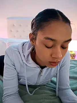 Leaberry online show from 02-25-26, 02:59