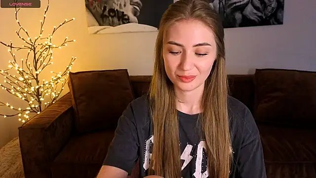 Adelyna Bird online show from 06-18-26, 09:14