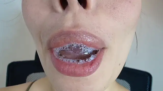 lisbet21x online show from 11-25-25, 03:23