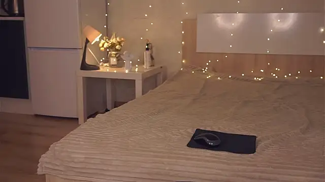 missbeatriss online show from 12-14-24, 04:09