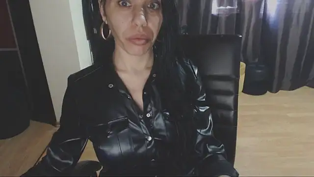 Snapshot of GoldenSasha chatting on 02-26-25, 05:50 GoldenSasha online show from 02-26-25, 05:50