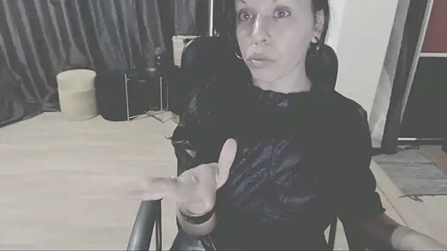 Snapshot of GoldenSasha chatting on 09-21-25, 02:08 GoldenSasha online show from 09-21-25, 02:08