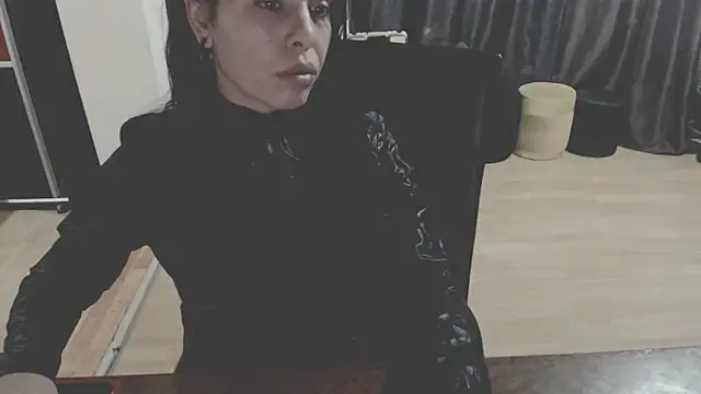 Snapshot of GoldenSasha chatting on 09-28-25, 02:33 GoldenSasha online show from 09-28-25, 02:33
