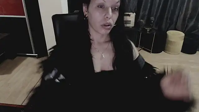 Snapshot of GoldenSasha chatting on 10-05-25, 05:55 GoldenSasha online show from 10-05-25, 05:55