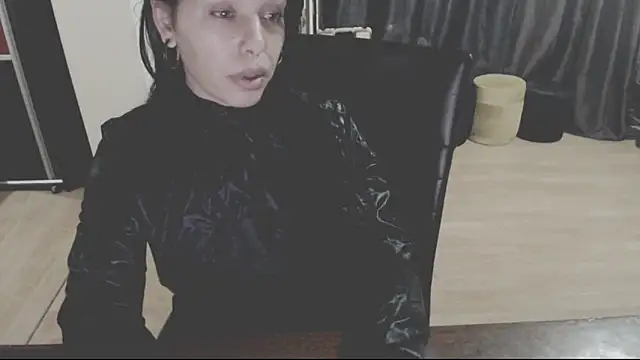 Snapshot of GoldenSasha chatting on 10-12-25, 07:46 GoldenSasha online show from 10-12-25, 07:46