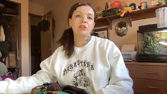 Snapshot of SweetMaisie chatting on 02-06-26, 12:59 SweetMaisie online show from 02-06-26, 12:59