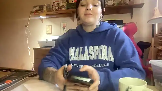 Snapshot of SweetMaisie chatting on 04-11-26, 05:28 SweetMaisie online show from 04-11-26, 05:28