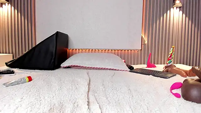 Zafiiraa online show from 03-10-25, 06:34