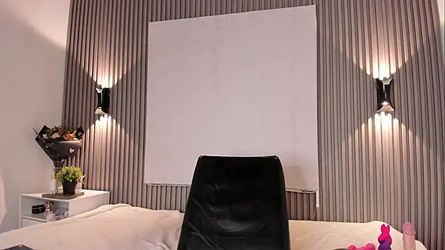 Zafiiraa online show from 11-28-25, 04:09