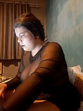 Snapshot of niCuNin chatting on 10-13-25, 12:43 niCuNin online show from 10-13-25, 12:43