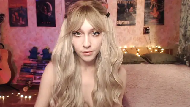 Snapshot of Friendly_Ellie chatting on 01-12-25, 12:07 Friendly Ellie online show from 01-12-25, 12:07