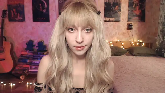 Snapshot of Friendly_Ellie chatting on 01-17-25, 12:10 Friendly Ellie online show from 01-17-25, 12:10