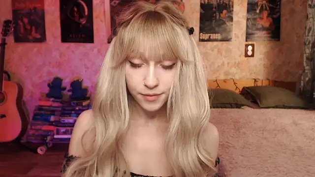 Snapshot of Friendly_Ellie chatting on 03-02-25, 12:09 Friendly Ellie online show from 03-02-25, 12:09