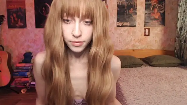 Snapshot of Friendly_Ellie chatting on 11-16-25, 12:16 Friendly Ellie online show from 11-16-25, 12:16