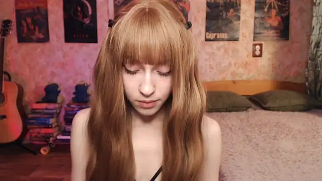 Snapshot of Friendly_Ellie chatting on 11-19-25, 11:16 Friendly Ellie online show from 11-19-25, 11:16