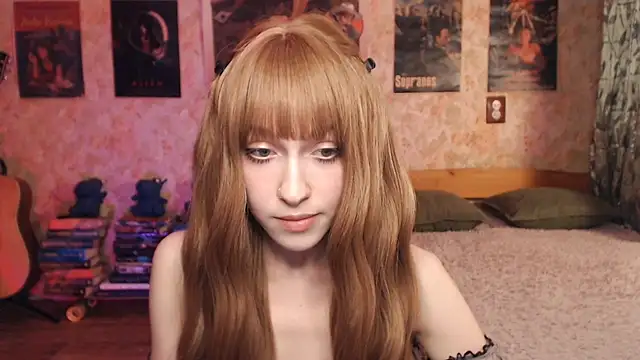 Snapshot of Friendly_Ellie chatting on 11-22-25, 01:26 Friendly Ellie online show from 11-22-25, 01:26